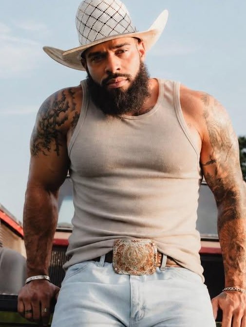Maleeyecan53414's tweet photo. Some Sunday afternoon vibez😋
#sexyblackmen #beautifulblackmen #handsomeblackmen #fineblackmen #blackmenwithbeards #blackkingz #blackisking https://t.co/HwnC7ivyIn