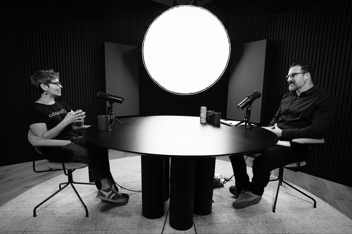 scicomm's tweet photo. Tomorrow's Huberman Lab episode is with Dr. Beth Shapiro, PhD (@bonesandbugs), chief science officer at Colossal Biosciences (@colossal) and an evolutionary biologist specializing in ancient DNA.

Dr. Shapiro and @hubermanlab discuss species as a human construct and what DNA sequencing has changed about taxonomy, Neanderthal and Denisovan DNA in humans today, how the dire wolf was engineered from fossil genomes, and why DNA degrades after death. They also cover cloning black-footed ferrets and engineering plague resistance, gene drives in mosquitoes, and artificial wombs and artificial eggs.