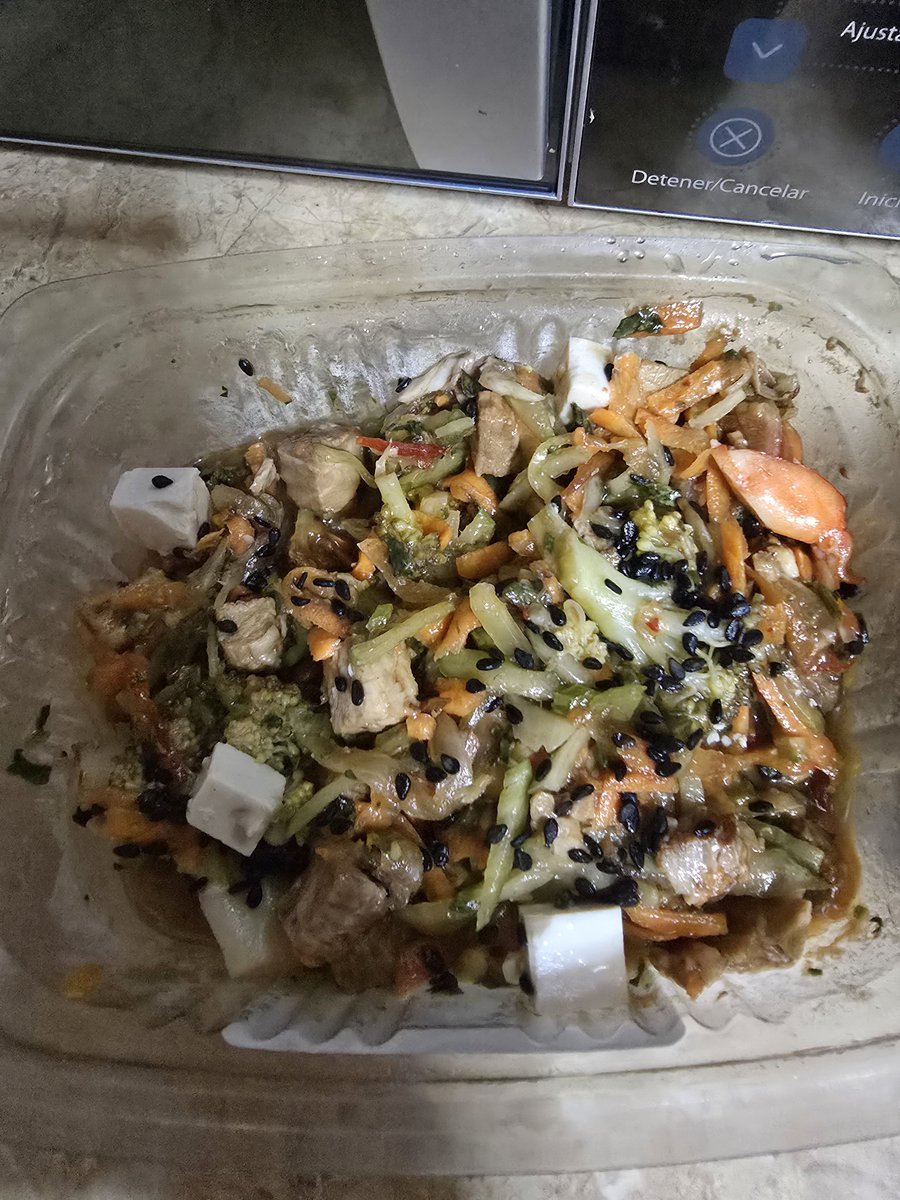 Lic_delDiablo's tweet photo. En búsqueda del fiambre definitivo compré estos de la Vinoteca, uno Thai y uno blanco. Estan ricos el Thai sabe a todo menos a fiambre. El blanco esta rico, los embutidos deliciosos pero sigo prefiriendo el de la Astoria. Seguiremos informando
#Fiambre https://t.co/fHfgyky2GV