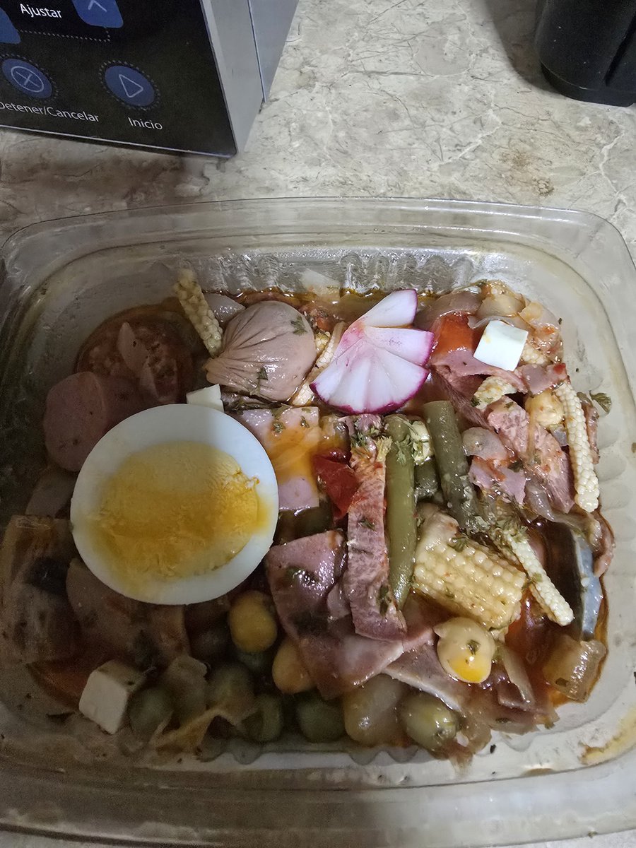 Lic_delDiablo's tweet photo. En búsqueda del fiambre definitivo compré estos de la Vinoteca, uno Thai y uno blanco. Estan ricos el Thai sabe a todo menos a fiambre. El blanco esta rico, los embutidos deliciosos pero sigo prefiriendo el de la Astoria. Seguiremos informando
#Fiambre https://t.co/fHfgyky2GV