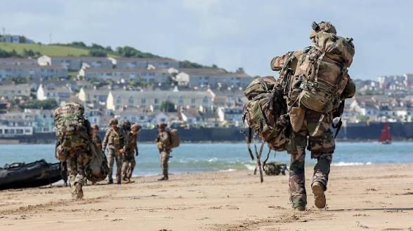IAmBritishReal's tweet photo. We got intel today that British army ranks are on high alert, and practicing a reaction to a major incident. 

What do they know that we don’t? https://t.co/DtvVNGwOgo