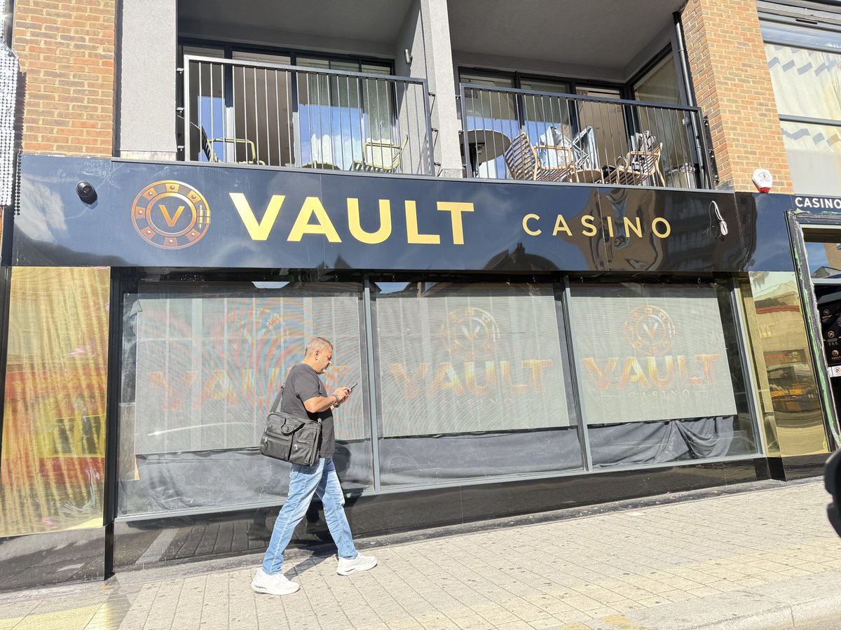 BrentMuslimActn's tweet photo. Why has a massive casino opened up on Wembley high road ?

Thought @Brent_Council used the no casino campaign in recent elections?

https://t.co/UEbDh3o8Ox

@WembleyMatters https://t.co/HJsFygMbvT