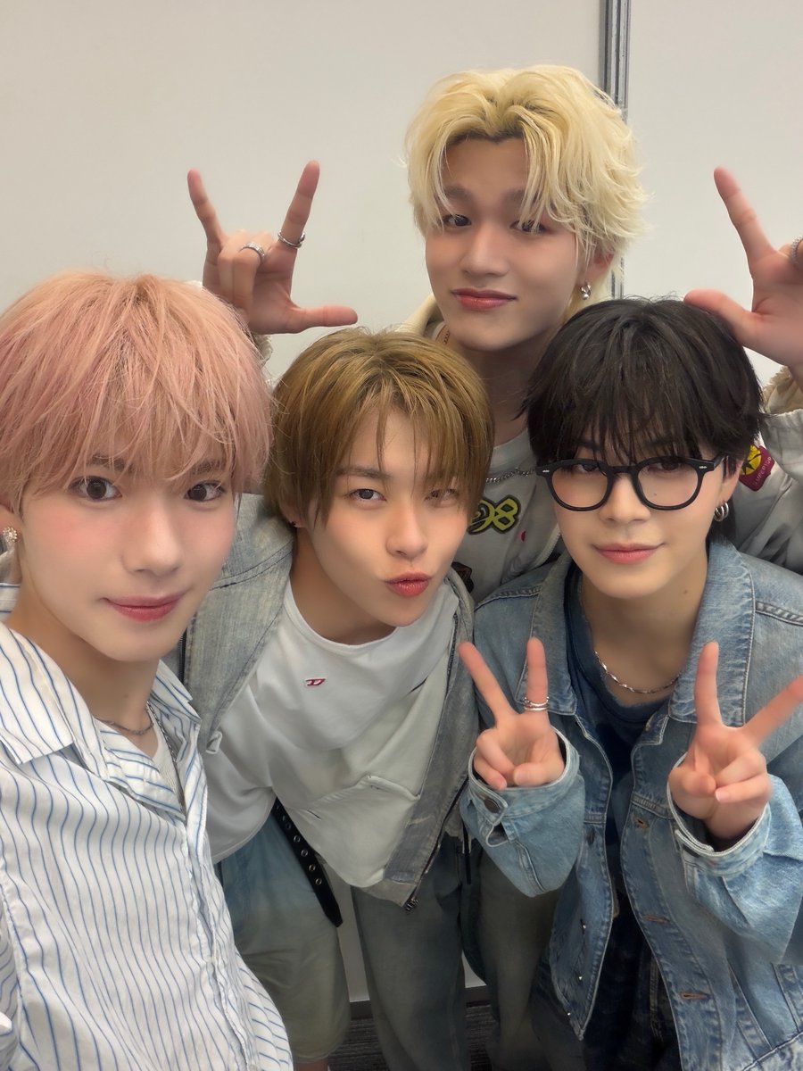amazonmusicjp's tweet photo. ꙳.⌖💘#KO1KEYZ デビューまで🗝️⌖.꙳
　　　　　　🤟あと2日🤟

KOSUKE🌟RYUJI🐲TOWA🍎YOSHIKI🍰から #AmazonMusic 限定のセルフィーが到着📸

KO1LYの皆さん！4人の“推しポイント”をリプライして、たくさんの人に魅力を広めよう💬

楽曲はこちら👇
🎧https://t.co/VbRK1A0TvY
@KO1KEYZofficial https://t.co/8IzikUduBt