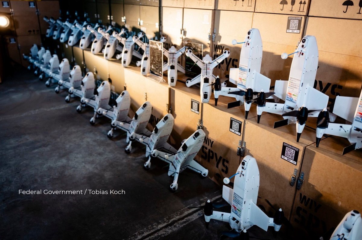 BrennpunktUA's tweet photo. Deutschland 🇩🇪 wird die Produktion von mehreren Zehntausend Abfangdrohnen des Unternehmens Quantum Systems in der Ukraine 🇺🇦 finanzieren; diese sollen den Schutz vor russischen Angriffsdrohnen (UAVs) stärken – Militarnyi

Die Finanzierung ist Teil des deutschen Militärhilfepakets für die Ukraine für den Winterzeitraum 2026/2027.