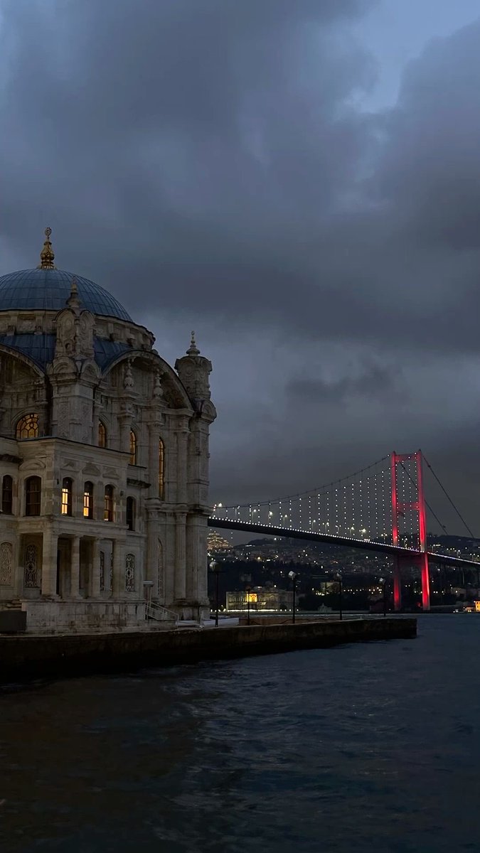 Adenizm_'s tweet photo. “…Birer hayal gibi İstanbul gecesine süzülüyorlar.” https://t.co/JJFDf5vgsV