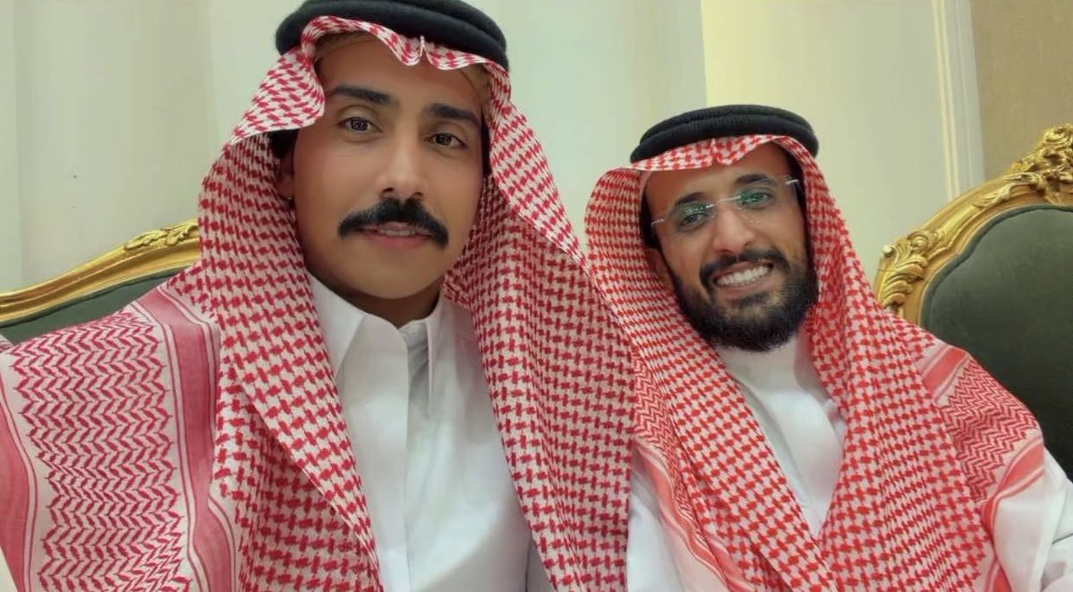 Bn_Hazib's tweet photo. فهد ترند في التواصل وهو قبل 
بقلوبنا قدره كبيرٍ وغالي

بشاشته بانت على وجهه القبل 
واسمه تساما واعتلا كل عالي

وفيه التواضع طبع والطيب والنبل 
شهم كريمٍ من زحول الرجالي

وأبوه ساس الطيب ومخلفٍ شبل 
من طيب رأسه كل ما قال طالي

له في المراجل والكرم والوفاء سبل 
ابن معيان الكريم المثالي
#فيصل_ال_حازب
#فهد_معيان 
#رحلة_المليون74 
@fmq333