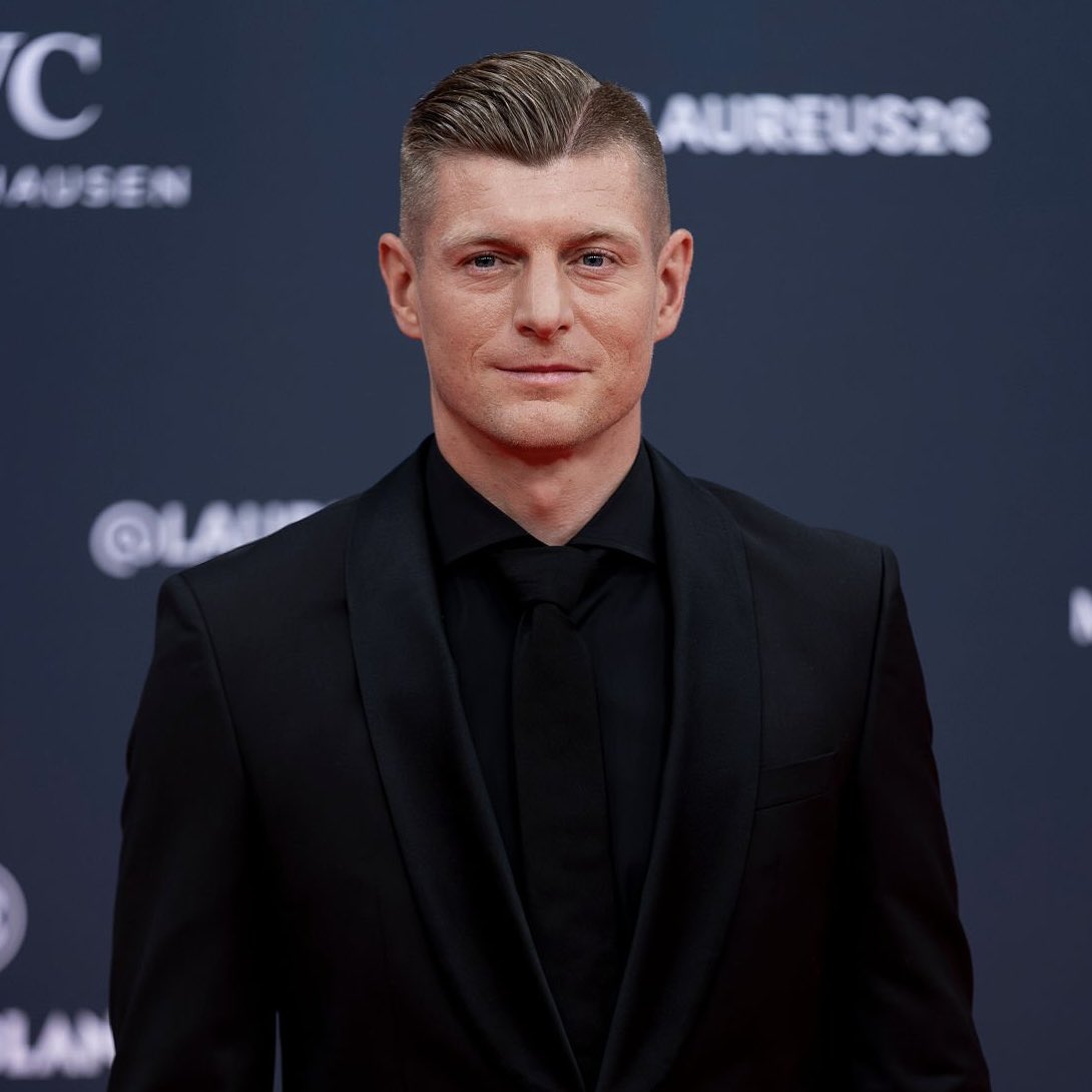 ActuFoot_'s tweet photo. 🚨 Toni Kroos 🇩🇪 : « POUR MOI, BELLINGHAM 🏴󠁧󠁢󠁥󠁮󠁧󠁿 EST L’UN DES MILIEUX DE TERRAIN LES PLUS COMPLETS AU MONDE.

S’il est au meilleur de sa forme, il est pour moi LE MEILLEUR MILIEU DE TERRAIN DU MONDE, ou il peut le devenir. »

🎙️ @RioMeets https://t.co/o0inaMyp7j