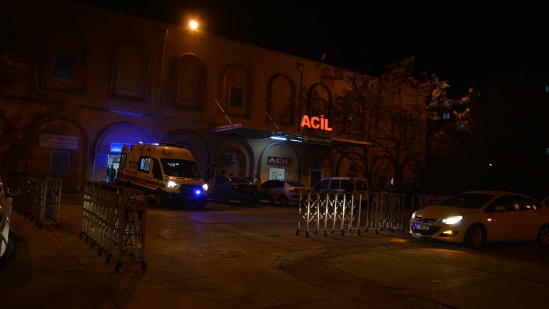 GHTHaberTR's tweet photo. Mardin'in Kızıltepe ilçesinde otomobilin çarptığı 10 yaşındaki Ayşenur Yılmaz, hastanede hayatını kaybetti. https://t.co/fYmhZXObp1