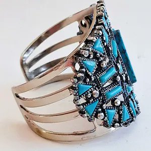 renaissancefai's tweet photo. Wide Faux Turquoise Cuff Bracelet, Southwestern Inspired Silver Tone Statement, Chunky Vintage Boho
https://t.co/I5TO3fY8Rt?
#vintage #bracelet #cuff #fauxturquoise #extrawide #silvertone #southwestern #nativeAmerican #inspired #Boho #tribal #chunky https://t.co/6AtXplVlM7