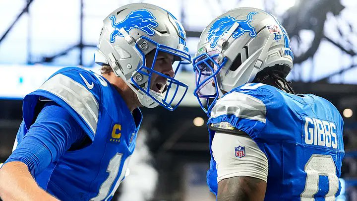 Crunchys's tweet photo. Sunday night football at Crunchy’s! Watch the Lions tonight at 8:20pm with the game sound on and half off most drinks. Ask your server for details.

Grab a seat and get loud. Go Lions! https://t.co/GLGYpEbIwO