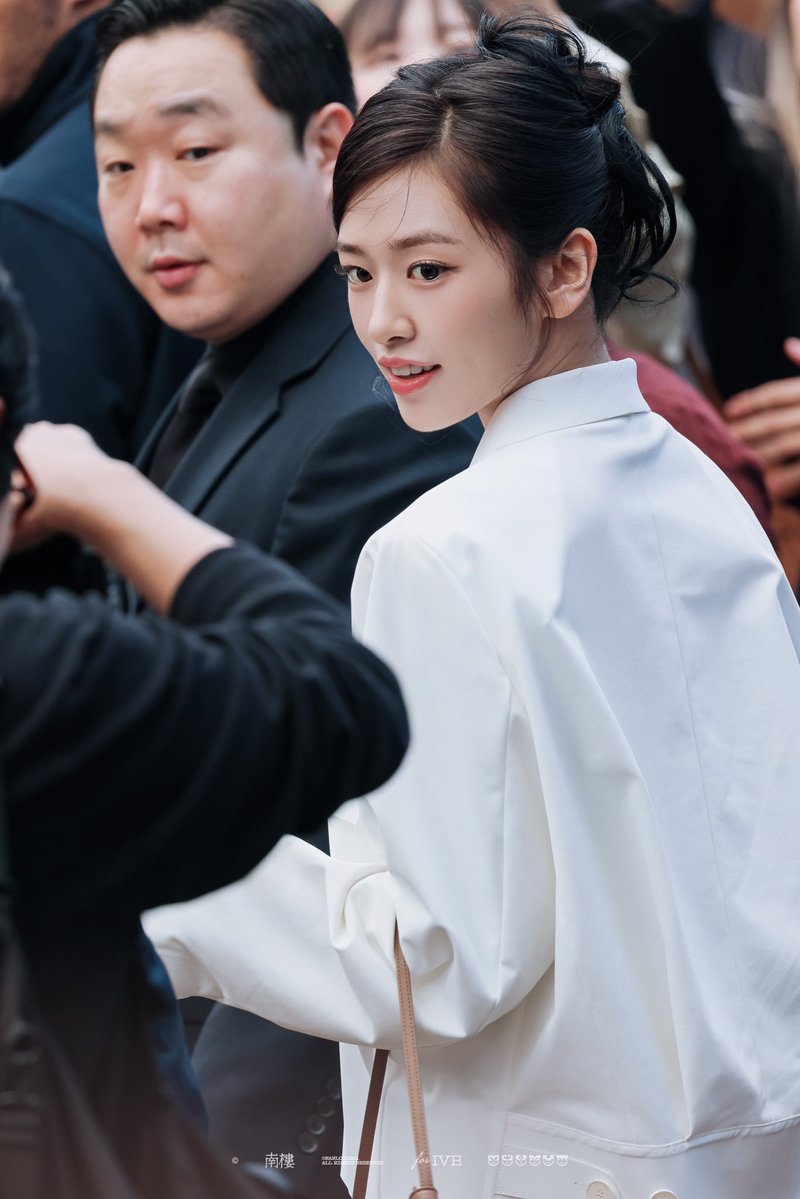 zv_nyeong's tweet photo. HOLY IVE VISUALS ON PFW https://t.co/uSgYCSVxCD
