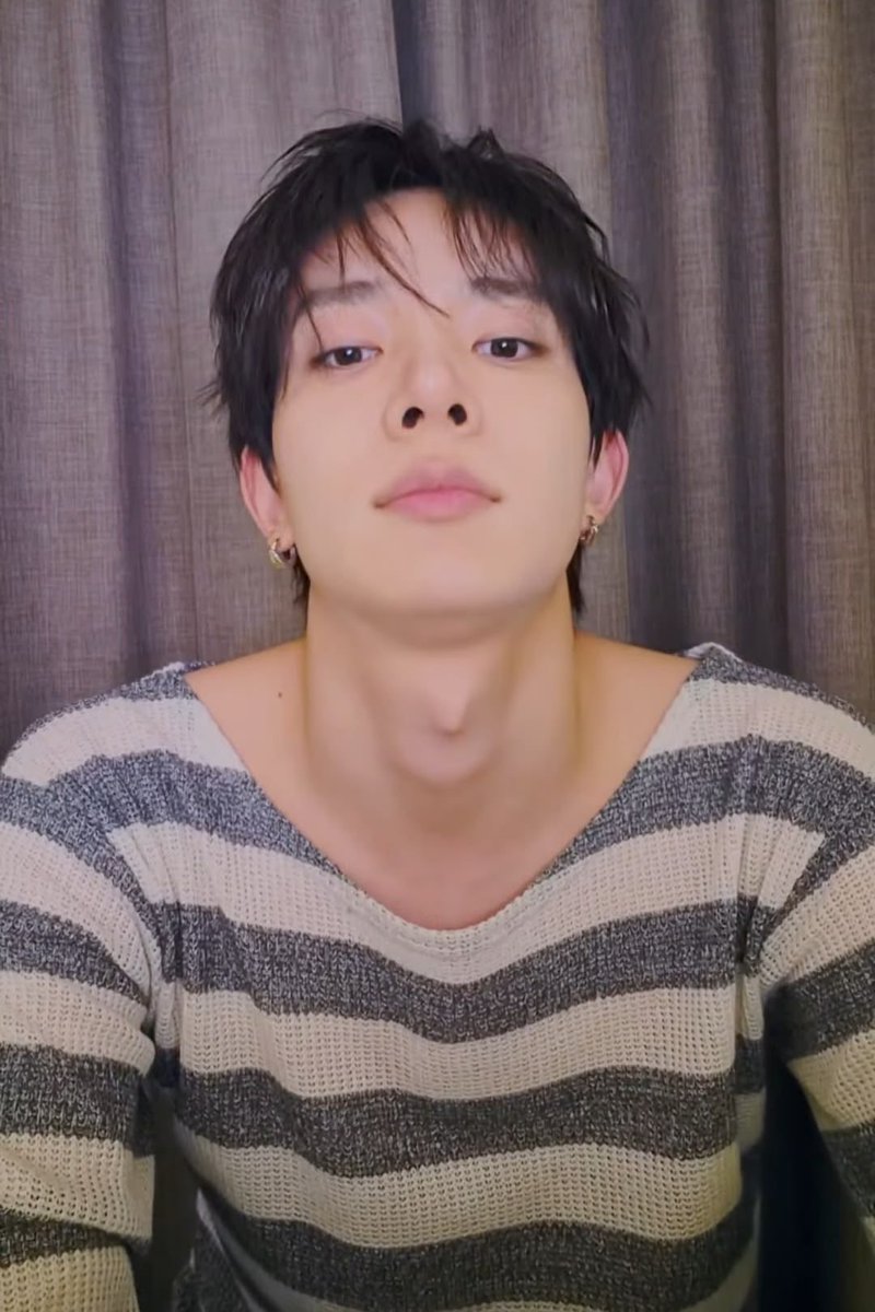 heejakemine's tweet photo. when he purposely shows his adam’s apple https://t.co/qyiqC3Dp2C