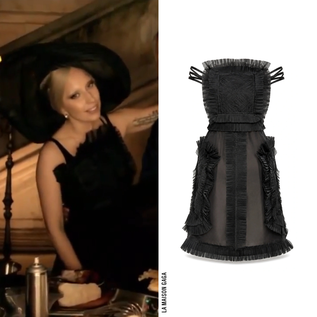 lamaisongaga_'s tweet photo. Lady Gaga joins Chef Art Smith for a thanksgiving dinner cooking class in vintage @MaisonValentino 1980s coat, @Fendi S/S12 pleated organza dress, #PhilipTreacy sheer hat, #PauletteGuinet sunglasses and @KennethJayLane1 "Headlights" crystal studs. https://t.co/DtufrFSoON