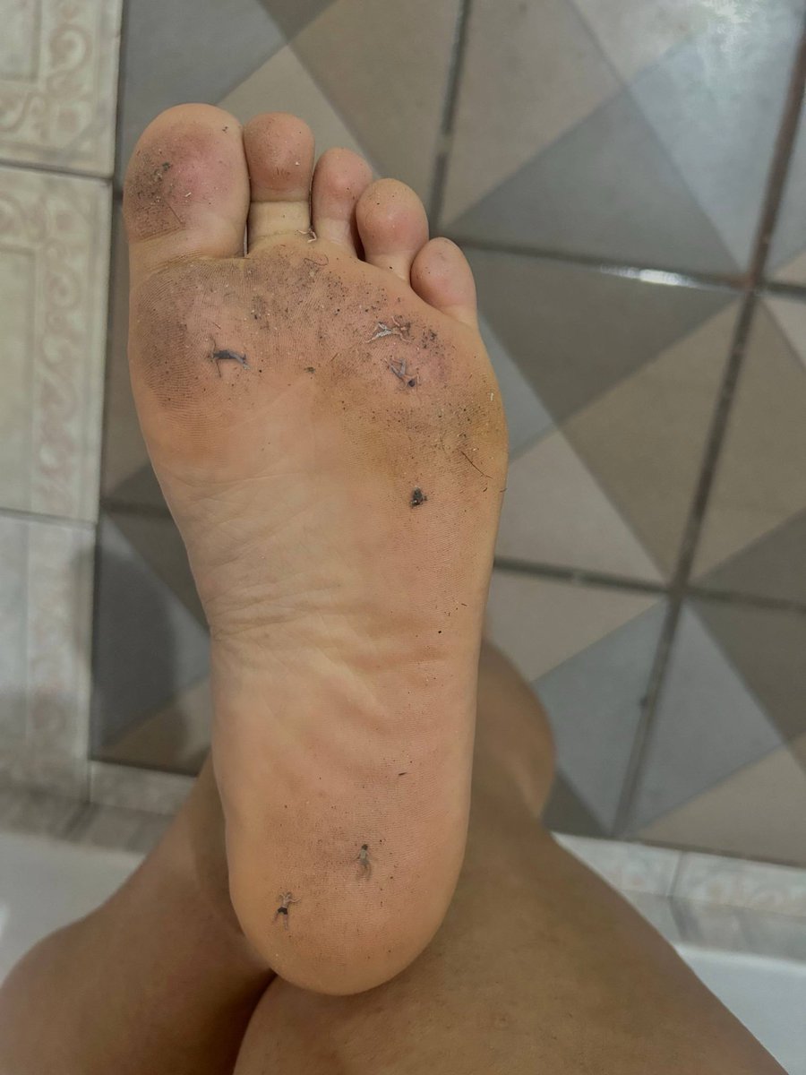 Piotrtiny's tweet photo. @GoddessMaryane stepped on a few idiots 😈
#giantess #crush #soles https://t.co/EVFNDNUxKX