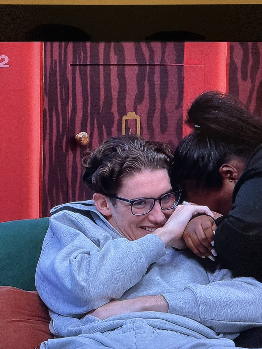 RawRochelle's tweet photo. Frankie cheating on me with King Kong 😡😡😡😡 #bbuk https://t.co/ZsWeiZIXvu