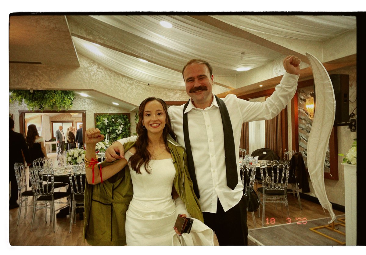 24sg1848's tweet photo. Zindanlardan bir ömre yoldaşımla.. https://t.co/QbVSmj431O