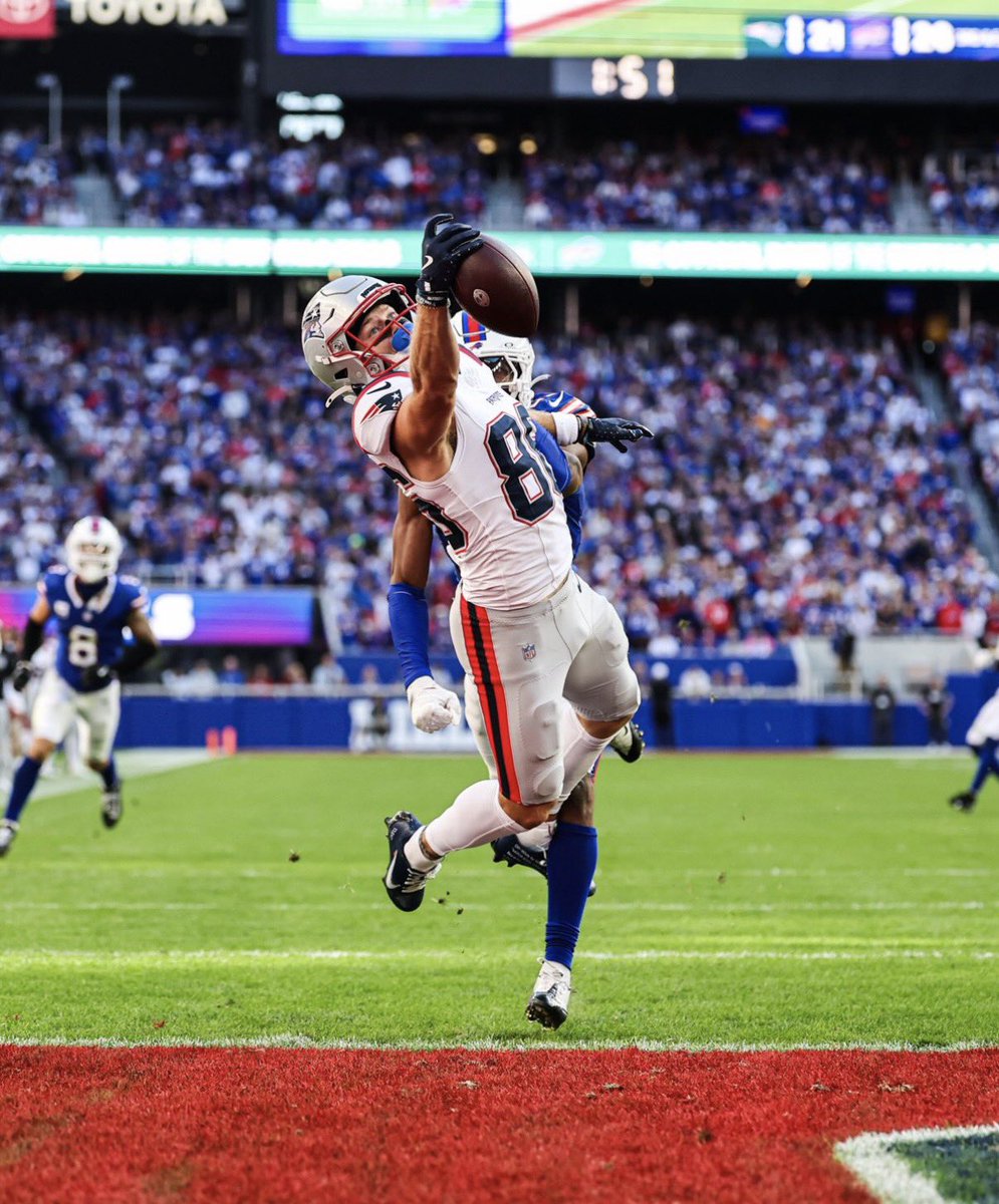 ProphetXBoston's tweet photo. This might’ve been one of the greatest game winning touchdown catches we’ve ever seen.

Efton Chism III. https://t.co/Sd4kuHla5F