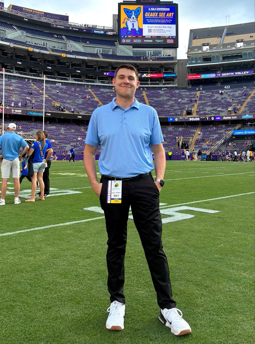 Chaston_Tavares's tweet photo. Saturday in Baton Rouge was a blast!

Not often worlds collide with McNeese and LSU, but feels like they do a little more often these days. Not much is cooler than strolling the sidelines at the Mecca of College Football. 

Always a great time to see my guy Coach Wade. Can’t wait to see he and his guys this week in Lake Charles, and of course back in the PMAC in a few weeks.

@LSUBonnette and his crew are first class. Also, really appreciate @DaveNealSports for taking a few minutes and chatting it up with me about the biz.