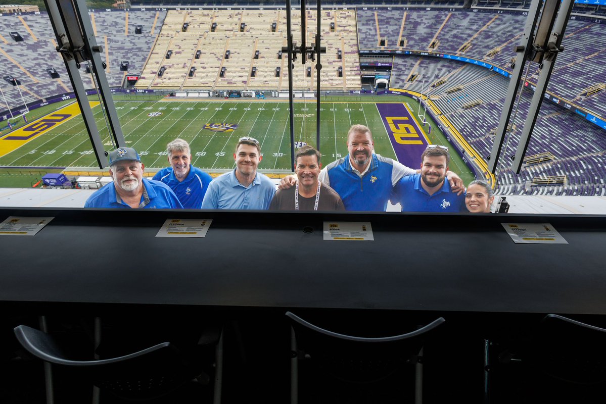 Chaston_Tavares's tweet photo. Saturday in Baton Rouge was a blast!

Not often worlds collide with McNeese and LSU, but feels like they do a little more often these days. Not much is cooler than strolling the sidelines at the Mecca of College Football. 

Always a great time to see my guy Coach Wade. Can’t wait to see he and his guys this week in Lake Charles, and of course back in the PMAC in a few weeks.

@LSUBonnette and his crew are first class. Also, really appreciate @DaveNealSports for taking a few minutes and chatting it up with me about the biz.