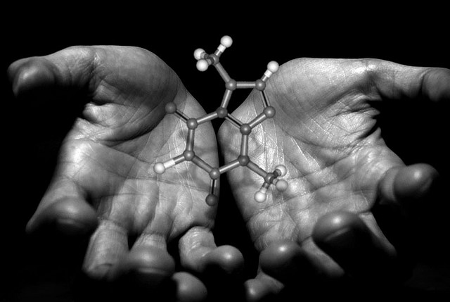 EverleighLu5az's tweet photo. El misterio del carbono: elemento clave que conecta la vida en la Tierra y la tecnología sostenible. https://t.co/cHodwzIrCM
