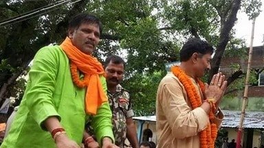 MungerKU's tweet photo. हस्ती..... 
ब्रांड बेगुसरैय्या..... 

जिनके कंपनी को रेलवे ठिका दिलवाते दिलवाते सुरजभान गोरखपुर से लेके हावड़ा का माफिया किंग बन गए, ये वो रामलखन सिंह हैं। https://t.co/5Y9VOOpCgO