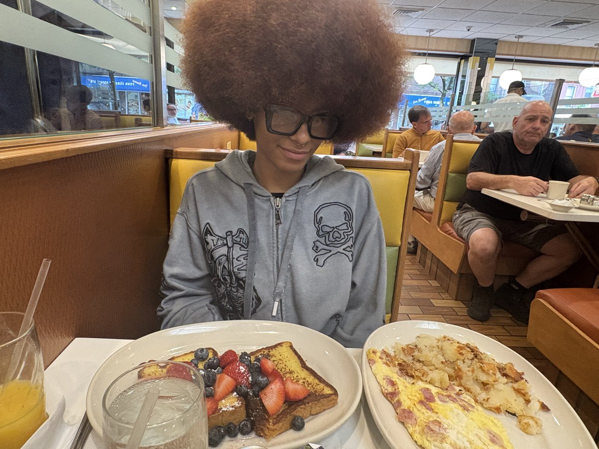 bomba808's tweet photo. I’d want to be me too pal #thechosenones 💛 https://t.co/rMGO6nZgzB