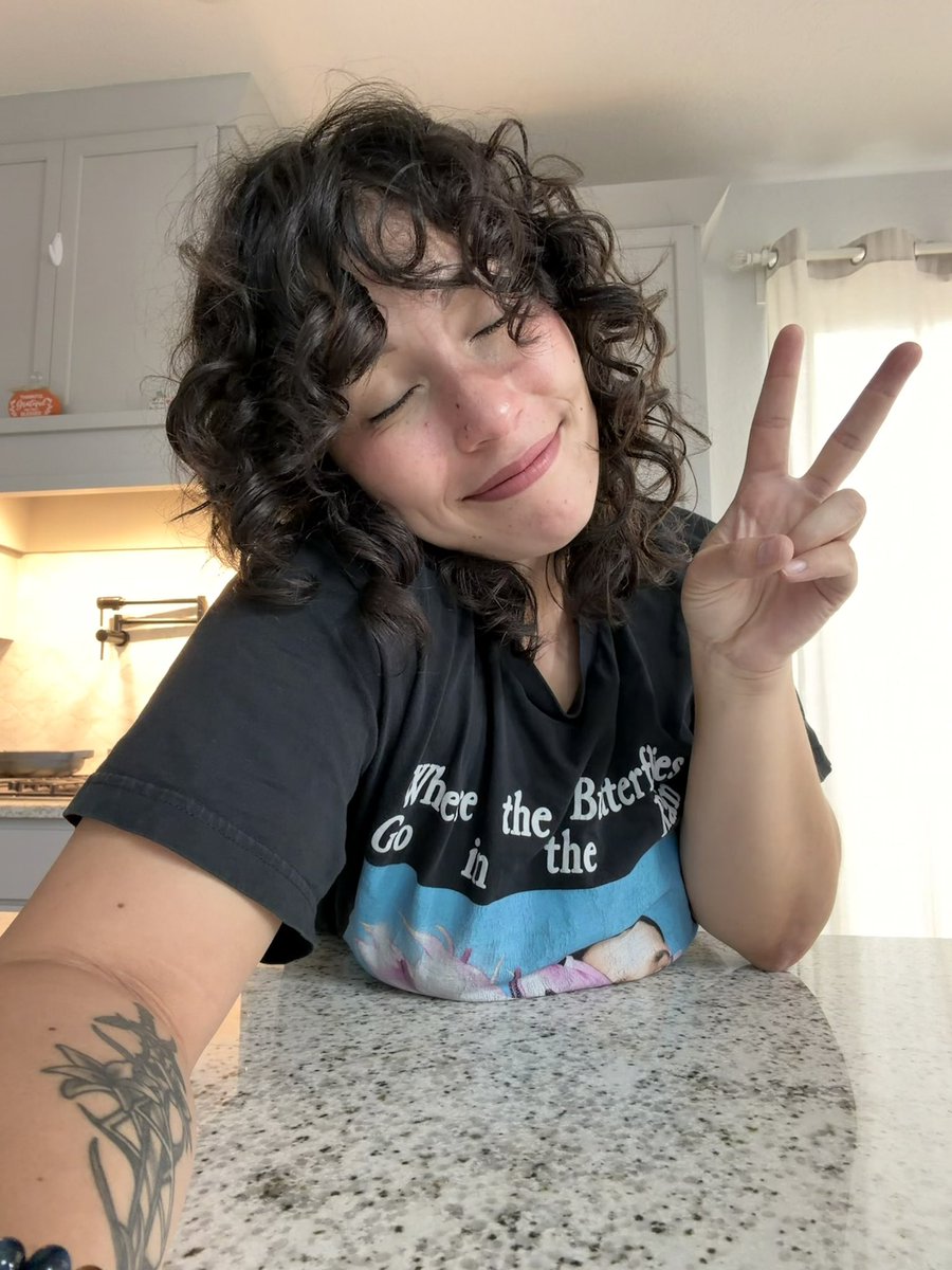 lovewitchspell's tweet photo. 1/3 concerts done for the week

Came home and immediately got cozy https://t.co/C27gyKX2Lc