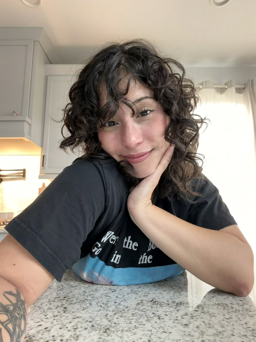 lovewitchspell's tweet photo. 1/3 concerts done for the week

Came home and immediately got cozy https://t.co/C27gyKX2Lc