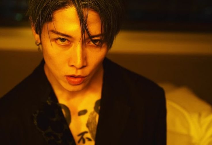 arege_z's tweet photo. @MIYAVI_OFFICIAL Miyavi looks like an anime villain, but he's so cool.🤣💅💅💅💅💅💅 https://t.co/Cvfyav5Tsa