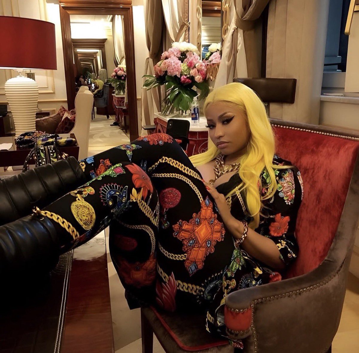 icephysco's tweet photo. @taebarbiana i loveee that yellow wig look https://t.co/1YA4wejkCM