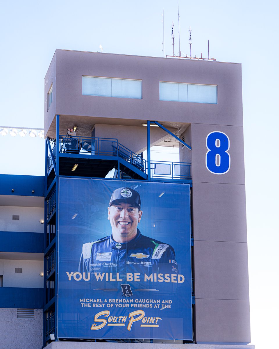 NASCAR's tweet photo. Forever Rowdy. ❤️

This weekend, Kyle Busch was honored by his hometown race track, @LVMotorSpeedway. https://t.co/tMA4t5rqAz