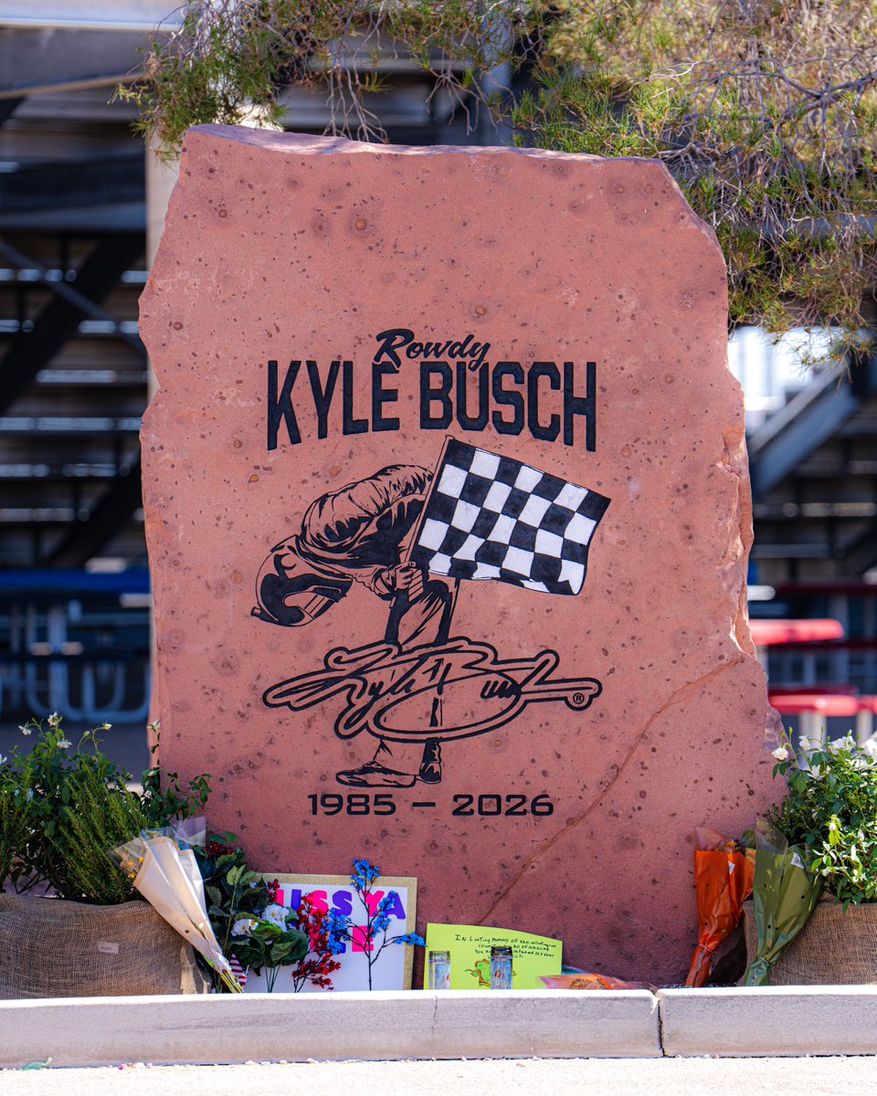NASCAR's tweet photo. Forever Rowdy. ❤️

This weekend, Kyle Busch was honored by his hometown race track, @LVMotorSpeedway. https://t.co/tMA4t5rqAz