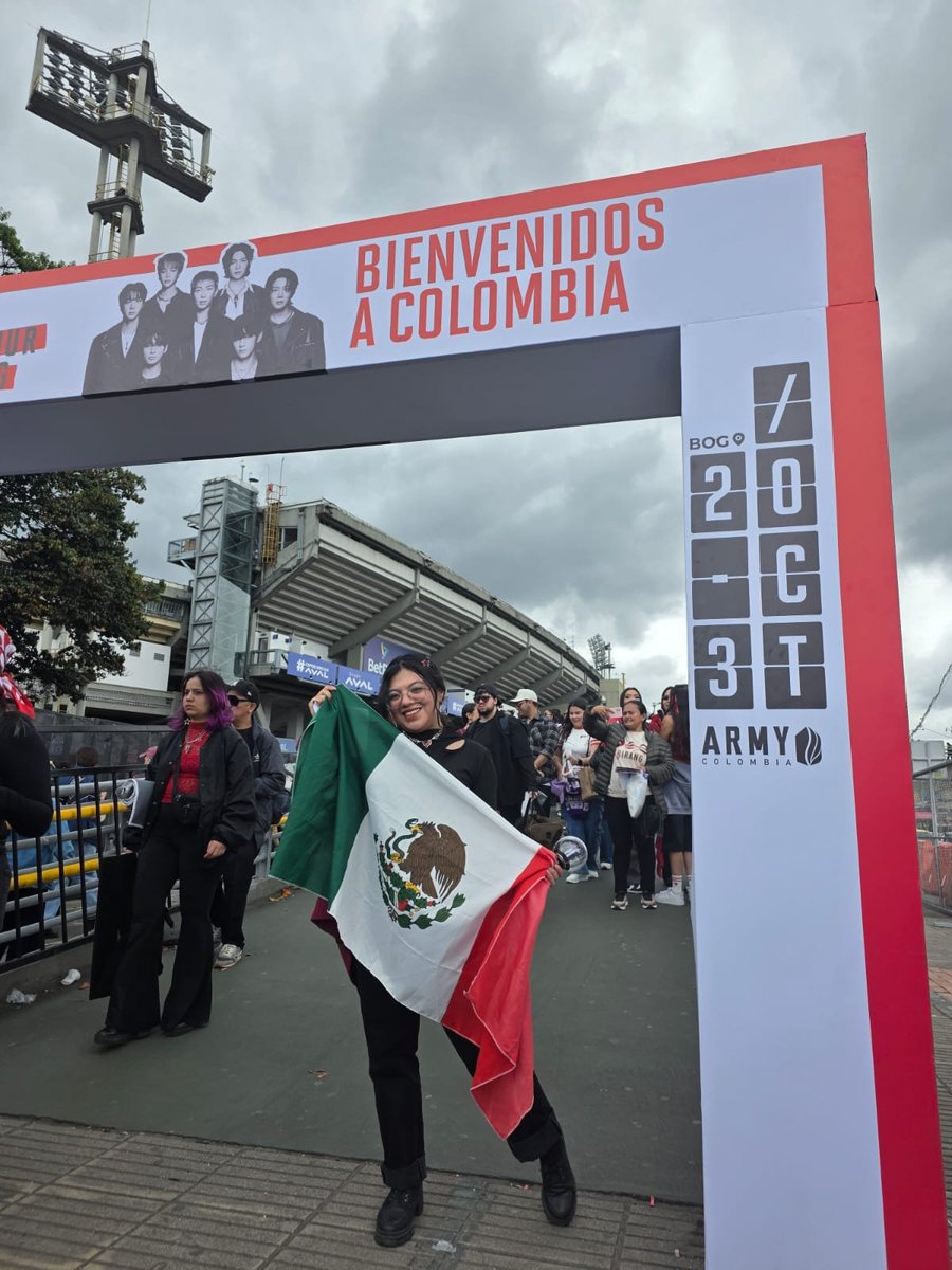 agustway's tweet photo. Yo me la pasé increíble, tremenda vibra tienen las colombianas, son un amor de gente que me recibieron con mucho cariño, se emocionaban con mis dulces mexicanos, me daban la bienvenida
Yo me voy con el corazón lleno, la maleta a tope de freebies y dulces y con mi banner del dia 2 https://t.co/rBNAf2qceX