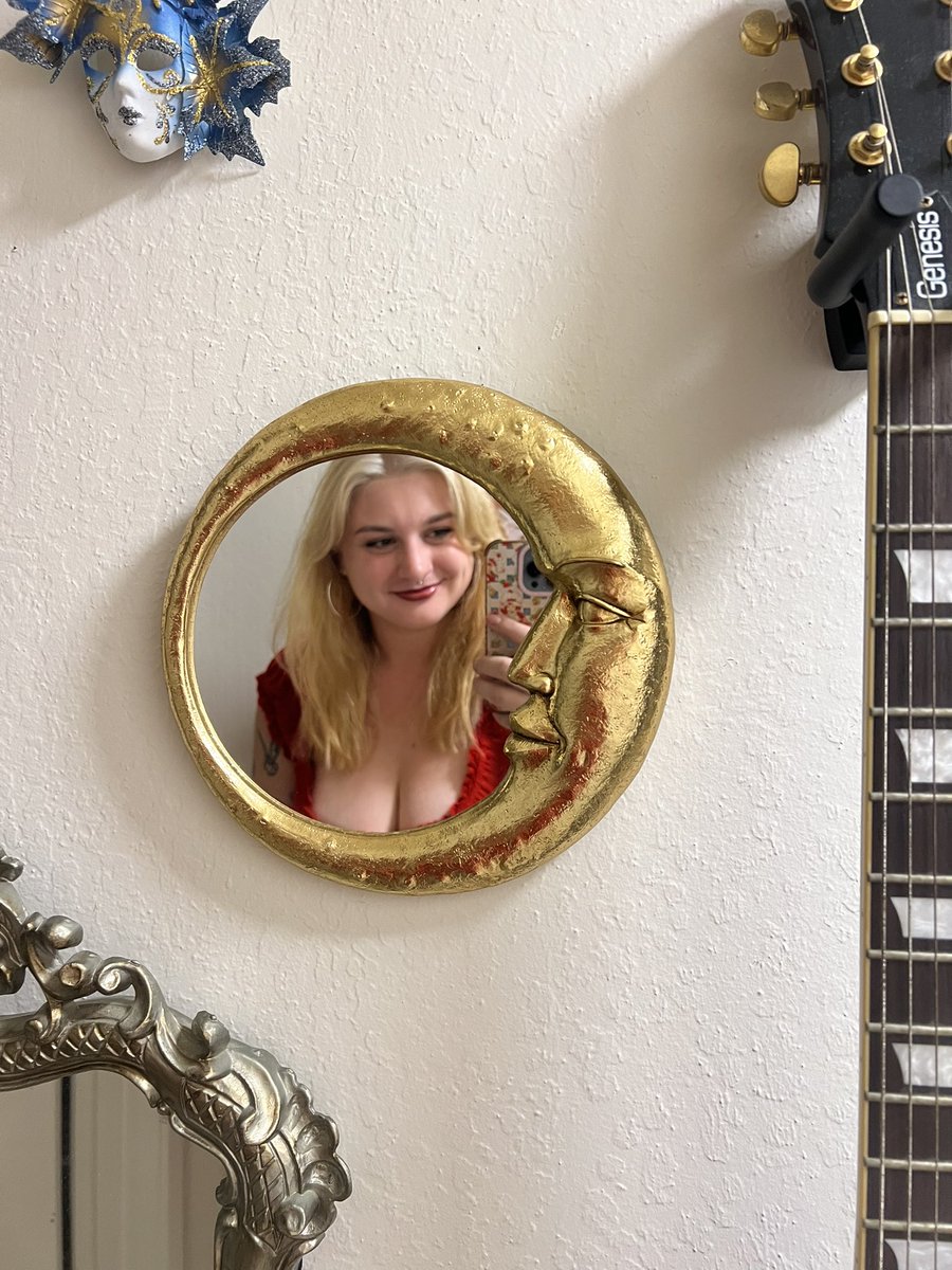 scarletth0ney's tweet photo. oh yeah so i’m blonde now 👀 https://t.co/V04STCHXfN