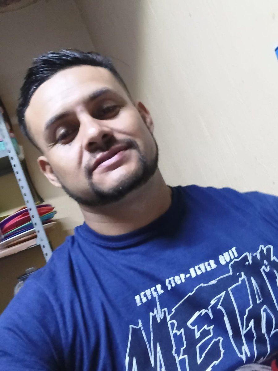 singlernay71's tweet photo. Buenas tardes soy singler de 38 años muy higiénico respetuso responsable demasiado discreto y dotado busco pareja para esta noche después de las 10 pm https://t.co/3pUToGxzoc