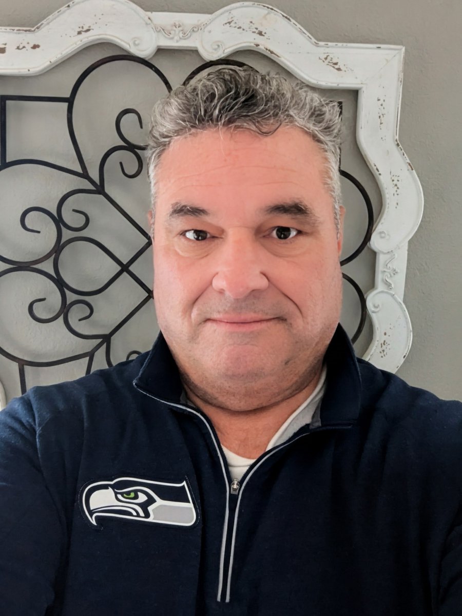 RealEricErhardt's tweet photo. @tomrollman @Seahawks Fort Worth in th house https://t.co/nPvNF70XjN