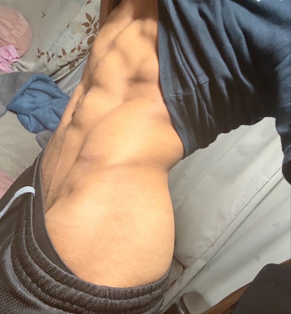 NoGodNoGender's tweet photo. morbidly obese? post your 25 inch waist you pathetic twitter lesbian https://t.co/cLRDM66jbY