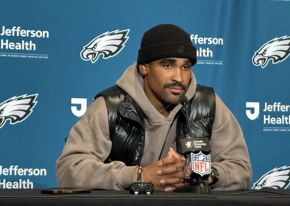 SidelineBirds's tweet photo. Jalen Hurts on why the #Eagles offense struggled today:

“Poor execution”

Hurts vs. Rams:

12/27 comp
93 yards
3.4 avg.
2 TD
0 INT https://t.co/bQz1WOJpej