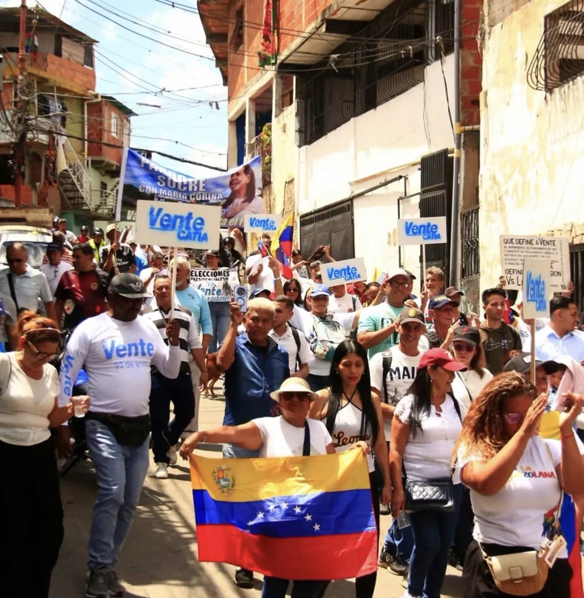 anitico's tweet photo. Toda Catia, se restea al unísono con @MariaCorinaYA. En una actividad totalmente envolvente por parte de dirigentes de @VenteVenezuela Catia responde. Aquí imagenes!! https://t.co/F0dlrop8kO