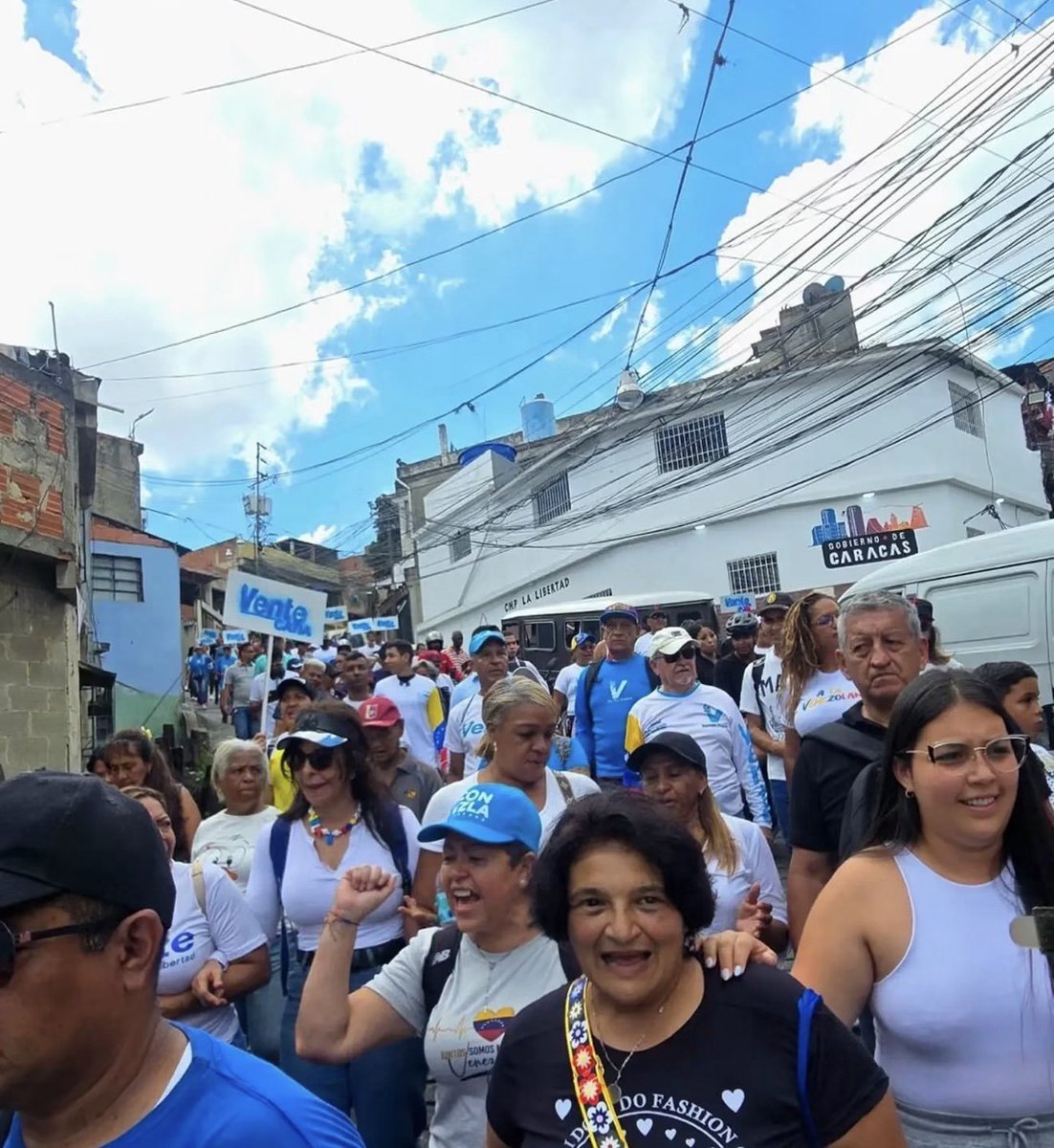 anitico's tweet photo. Toda Catia, se restea al unísono con @MariaCorinaYA. En una actividad totalmente envolvente por parte de dirigentes de @VenteVenezuela Catia responde. Aquí imagenes!! https://t.co/F0dlrop8kO