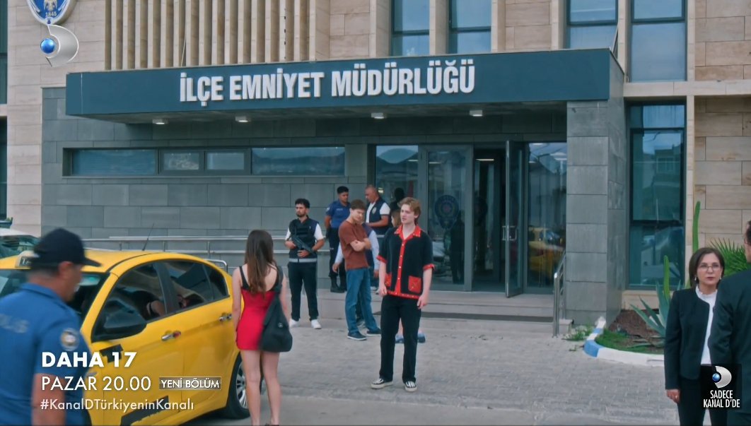 cemosss_17's tweet photo. Deniz duyar duymaz gelmiş hemencikte sevdiceginin yanına Yine en kötü gününde onun yanında onun yüzünü güldürmeyi başarıyor İyiki varsın denizz kızı Sende iyi ki varsın Teoman
Keşke böyle bir sahne olsa bu emniyetin önünde Teoman ona tşk etse yanında olduğu için. #daha17 #TeoDen https://t.co/M5TPtL50WE