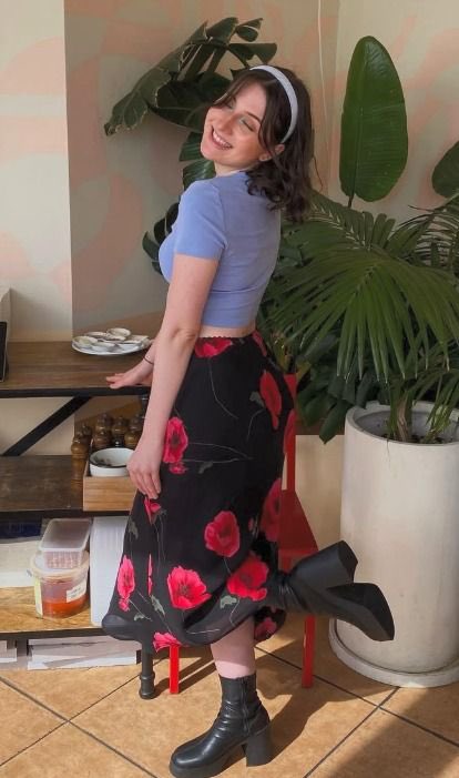 bullcaption89's tweet photo. Adele got a cute bop ass tell cucky what your doing to it https://t.co/Mnr368RJeK