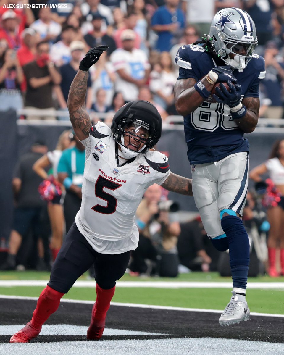 ESPNInsights's tweet photo. 17 CATCHES. IN ONE GAME?! 😮

CeeDee Lamb had himself a month in Week 4, recording a career-high 17 receptions, including the game-winning TD.

He also finished with his 7th career game with 150+ receiving yards, tied for 2nd-most in Cowboys history. Only Michael Irvin had more (10).
