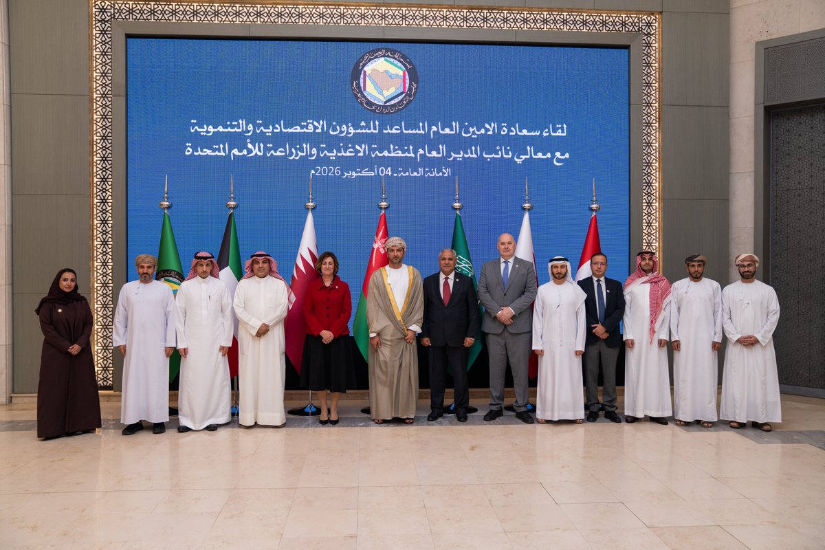 FAOADG_NENA's tweet photo. تشرفت بلقاء سعادة الأمين العام المساعد للشؤون الاقتصادية والتنموية في @GCCSG، السيد خالد السنيدي، بحضور @BethBechdol ومدير @FAOemergencies. بحثنا خلال اللقاء فرص التعاون لدعم الأمن الغذائي، وبناء نظم زراعية وغذائية مستدامة، وتعزيز كفاءة المياه والقدرة على الصمود أمام تغير المناخ. https://t.co/urEJP58Jni