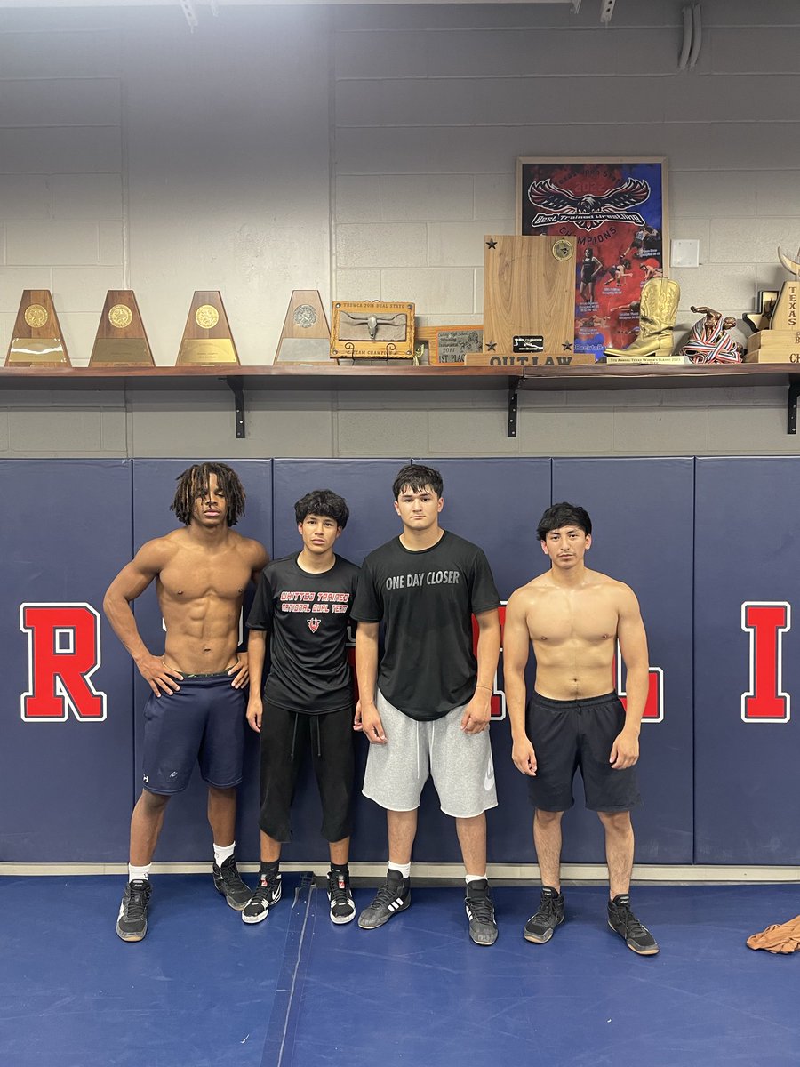 PCnowisthetime's tweet photo. Week 6 with @Allenwrestling πͺπͺ
Itβs bout time to hit the mat, and these athletes are looking Scary! ππ€
#ALWAYSIMPROVING #AllenVsEverybody
Congrats to our @VistaSportMedPT Stars π of the week:
Shiloh, Roman, Emmanuel, Luis, Joysee and Aubrey https://t.co/MbUTbC6e6z