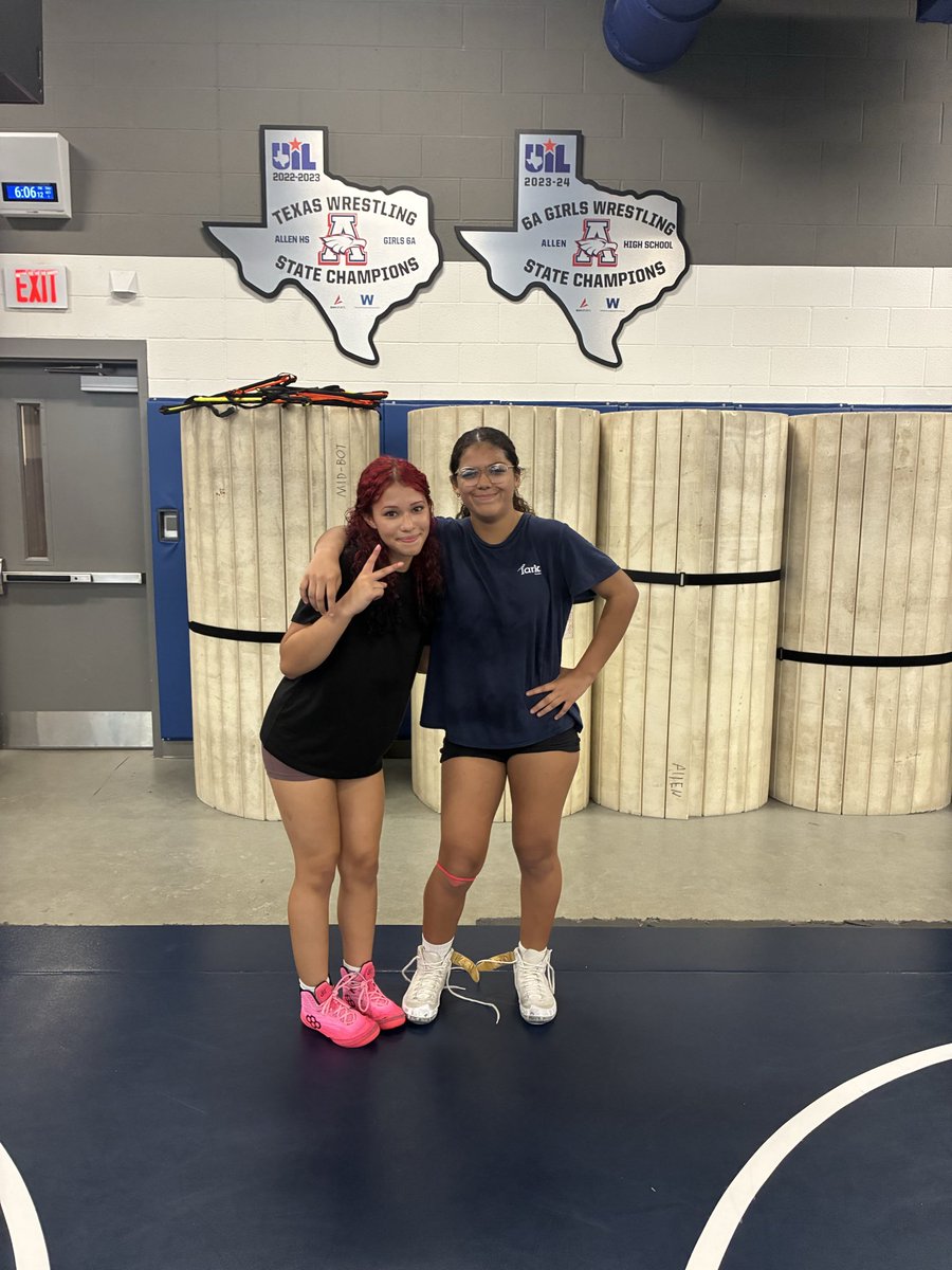 PCnowisthetime's tweet photo. Week 6 with @Allenwrestling πͺπͺ
Itβs bout time to hit the mat, and these athletes are looking Scary! ππ€
#ALWAYSIMPROVING #AllenVsEverybody
Congrats to our @VistaSportMedPT Stars π of the week:
Shiloh, Roman, Emmanuel, Luis, Joysee and Aubrey https://t.co/MbUTbC6e6z