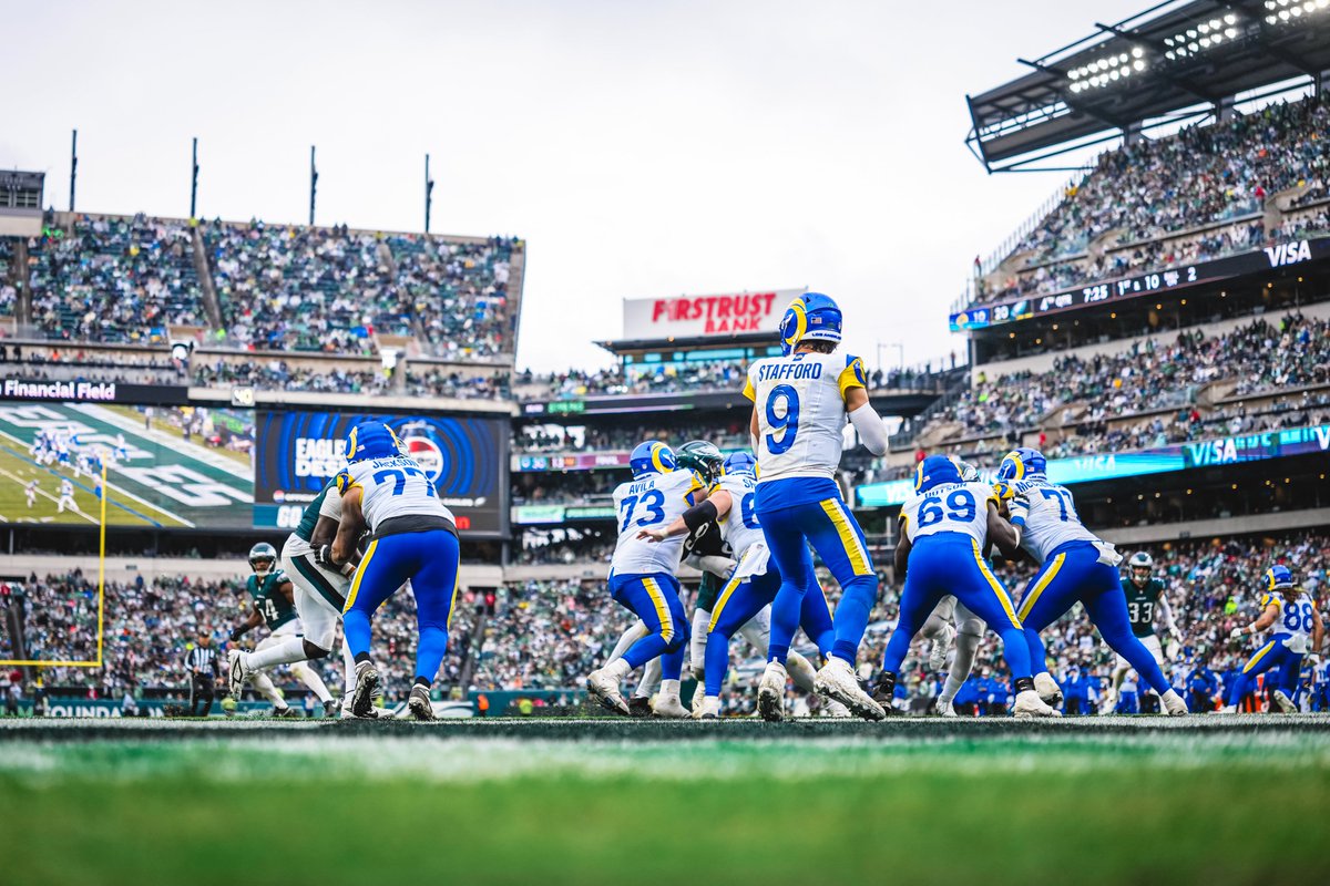 TheLARamsPR's tweet photo. Matthew Stafford (40) joined Tom Brady (46), Peyton Manning (43) and Ben Roethlisberger (41) as the only players in NFL history with 40 career fourth quarter comebacks. 

He also recorded his 51st career game-winning drive, trailing only Brady (58), Manning (54), Roethlisberger (53) and Drew Brees (53) for the most in NFL history.

#Rams | #RamsHouse