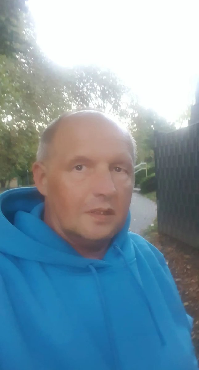 SliderOner666's tweet photo. Ich wünsche allen einen schönen Sonntag Abend, und Später süße Träume aus Dortmund 
😘🌹😘 https://t.co/ivGV5zOoDX