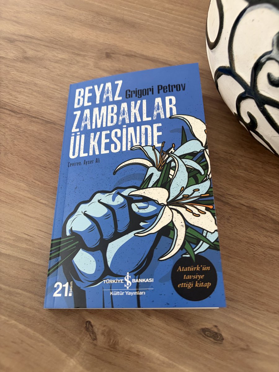 sozsihri's tweet photo. Savaşta ölmek kahramanlıktır, 
ama asıl kahramanlık vatan için yaşamaktır.
-Beyaz Zambaklar Ülkesinde
Benim için muhteşem bir tekrardı. https://t.co/MkFLITNE8C