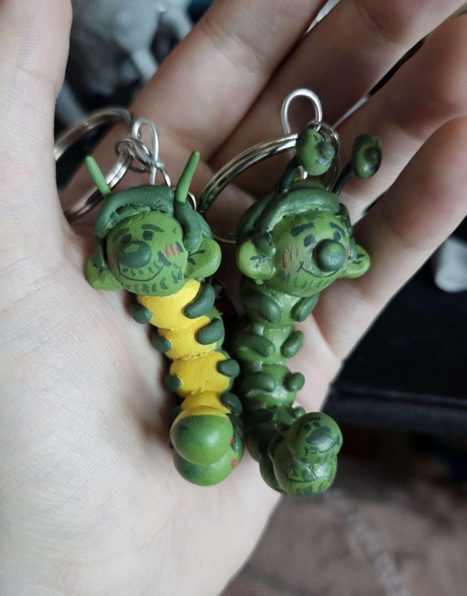 RollyPolly543_'s tweet photo. Probably one of the stupidest things i spent my time making but I honestly love them so much little gospillar and goslingpillar 😭😭😭😭 #caterpillartwins #cuteness #awww https://t.co/yNwBeji1Dc